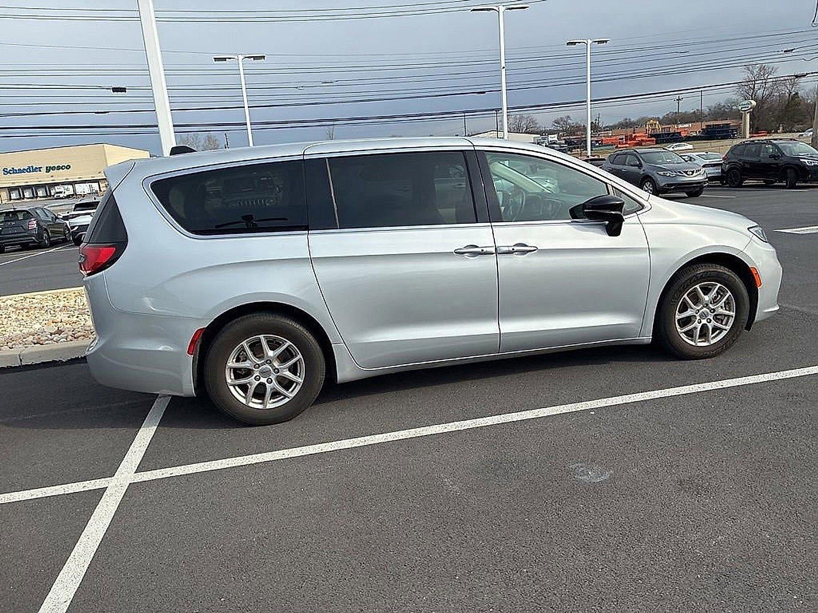 2024 Chrysler Pacifica Touring L FWD