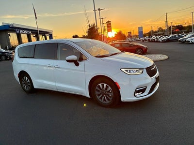 2023 Chrysler Pacifica Hybrid Touring L