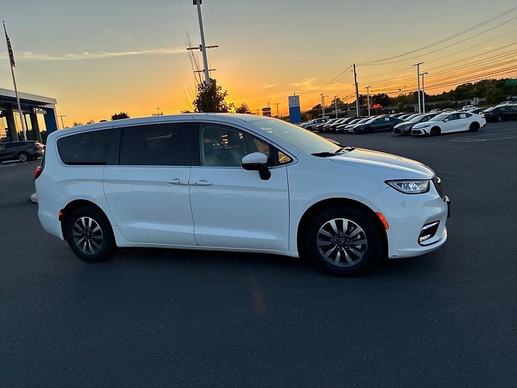 2023 Chrysler Pacifica Hybrid Touring L
