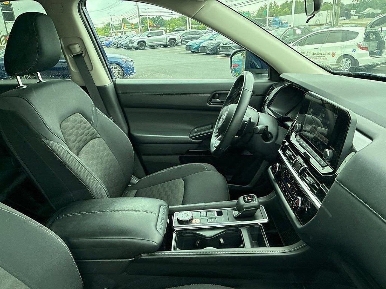 2025 Nissan Pathfinder SV 4WD