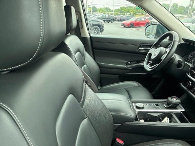 2025 Nissan Pathfinder SL 4WD
