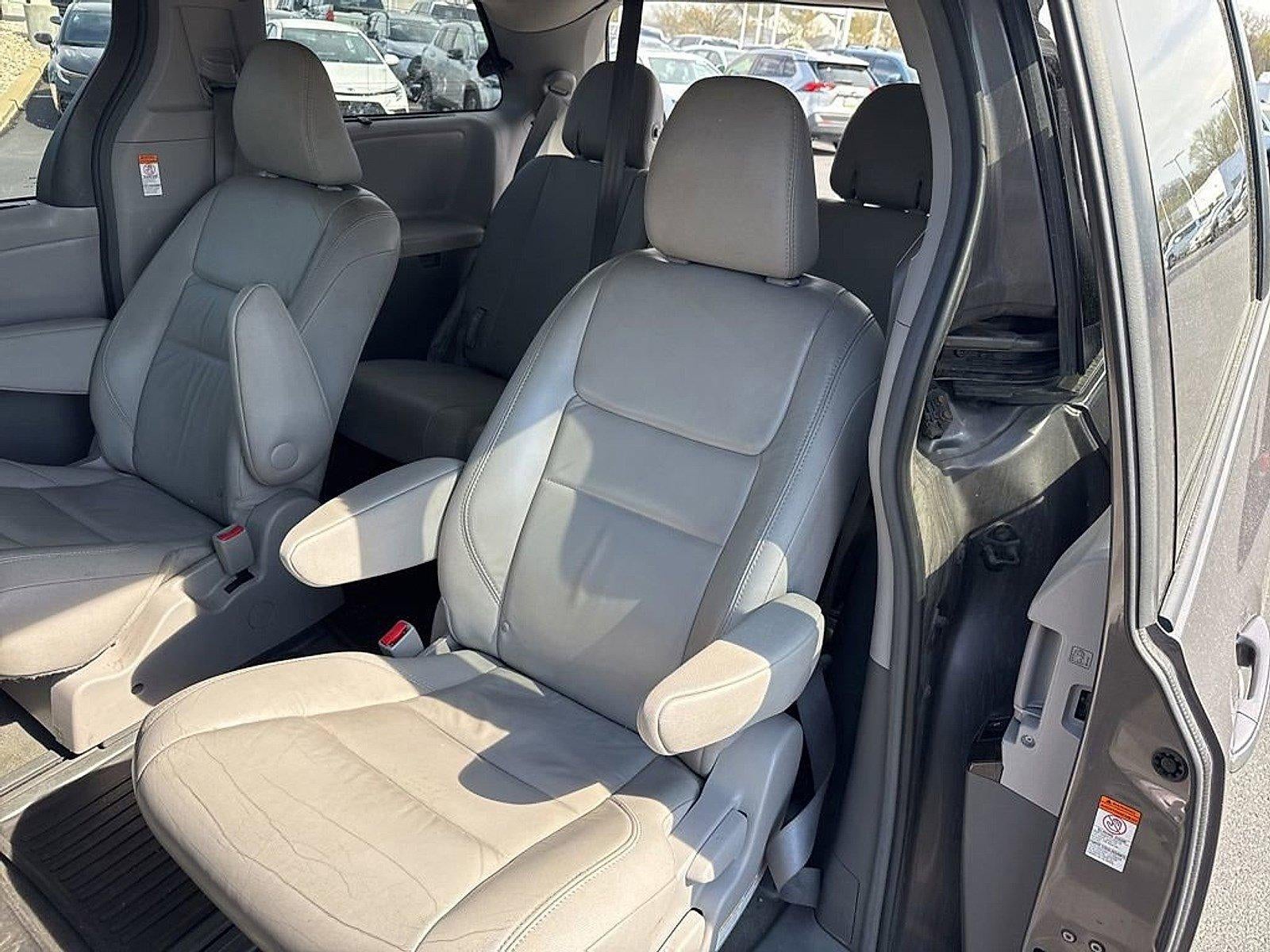 2017 Toyota Sienna XLE Premium AWD 7-Passenger (Natl)