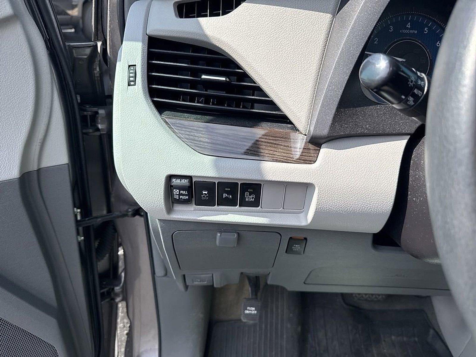 2017 Toyota Sienna XLE Premium AWD 7-Passenger (Natl)