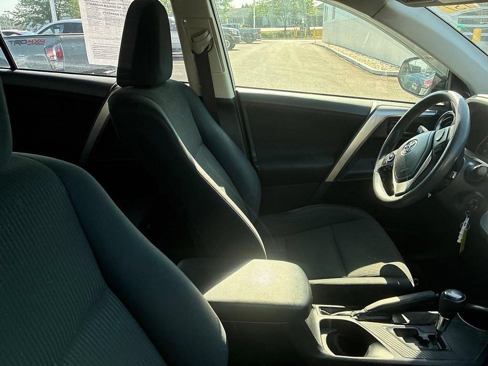 2015 Toyota RAV4 AWD 4dr LE (Natl)