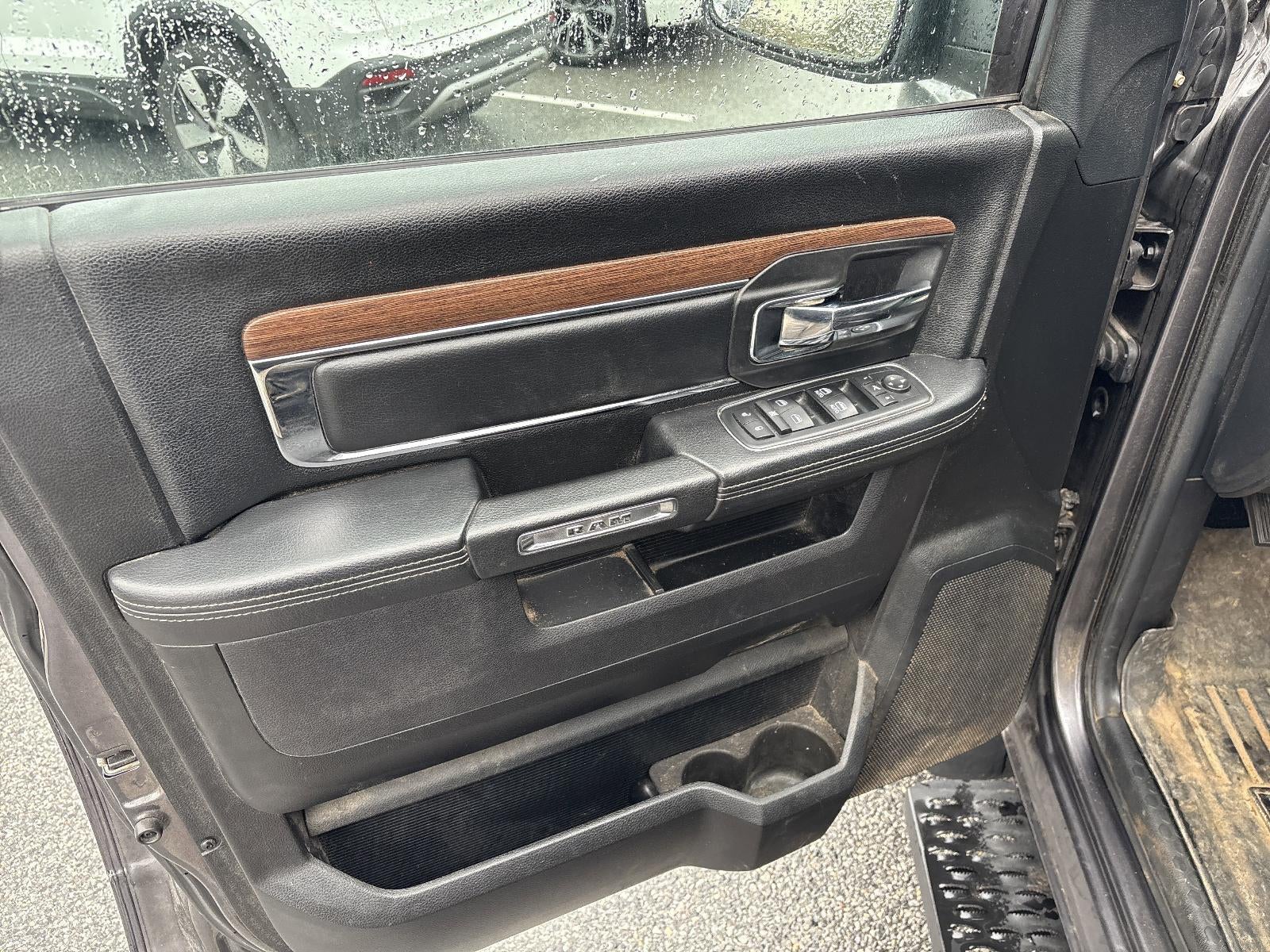 2017 RAM 1500 Laramie 4x4 Crew Cab 6'4" Box