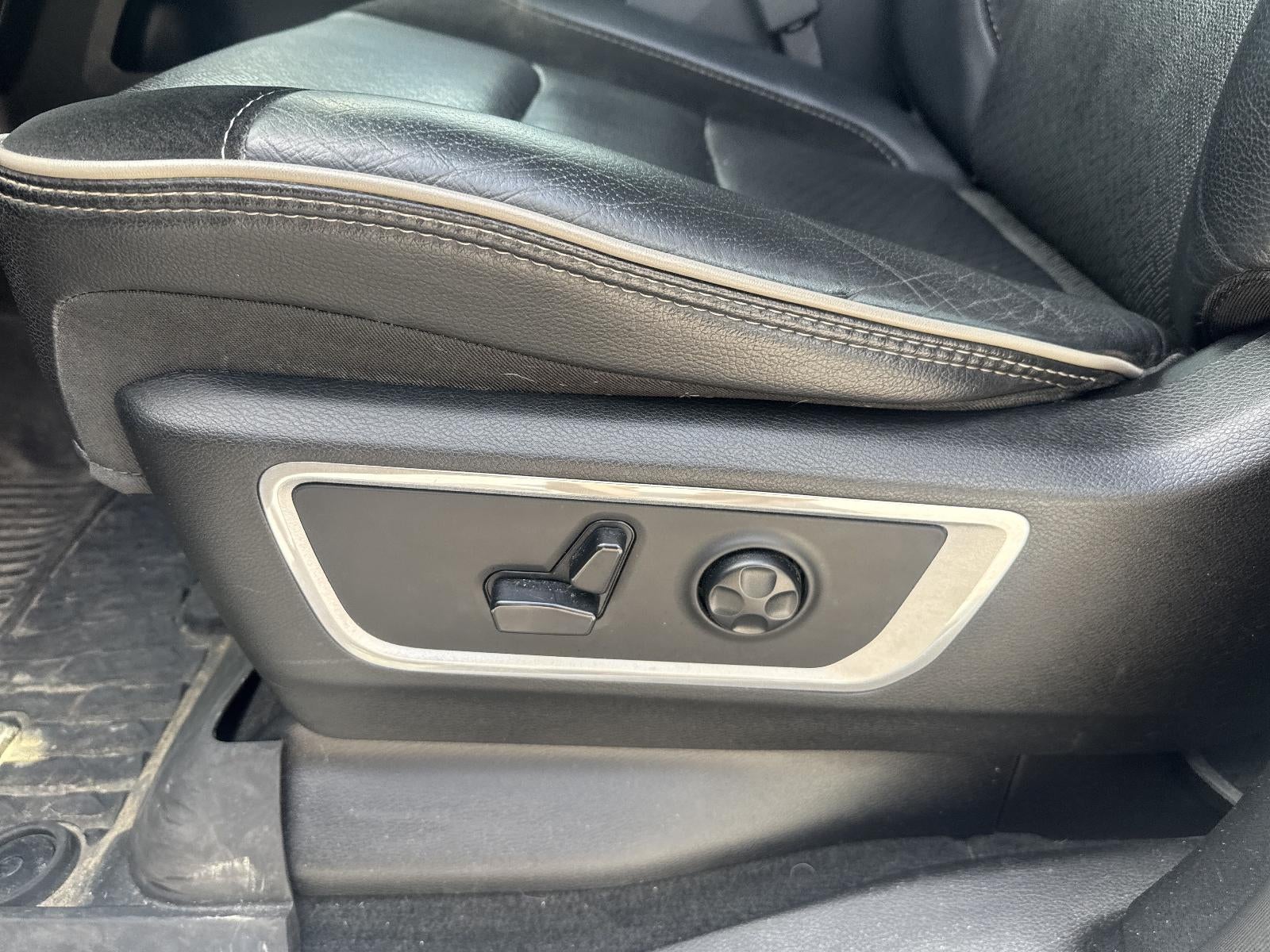 2021 RAM 1500 Laramie 4x2 Crew Cab 5'7" Box