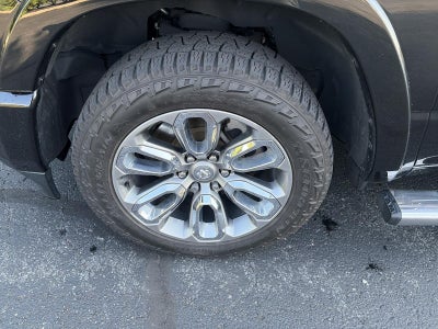 2019 RAM 1500 Laramie 4x4 Crew Cab 5'7" Box