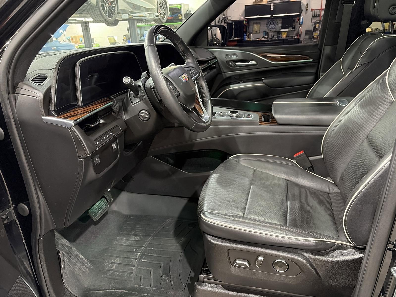 2023 Cadillac Escalade ESV 4WD Premium Luxury