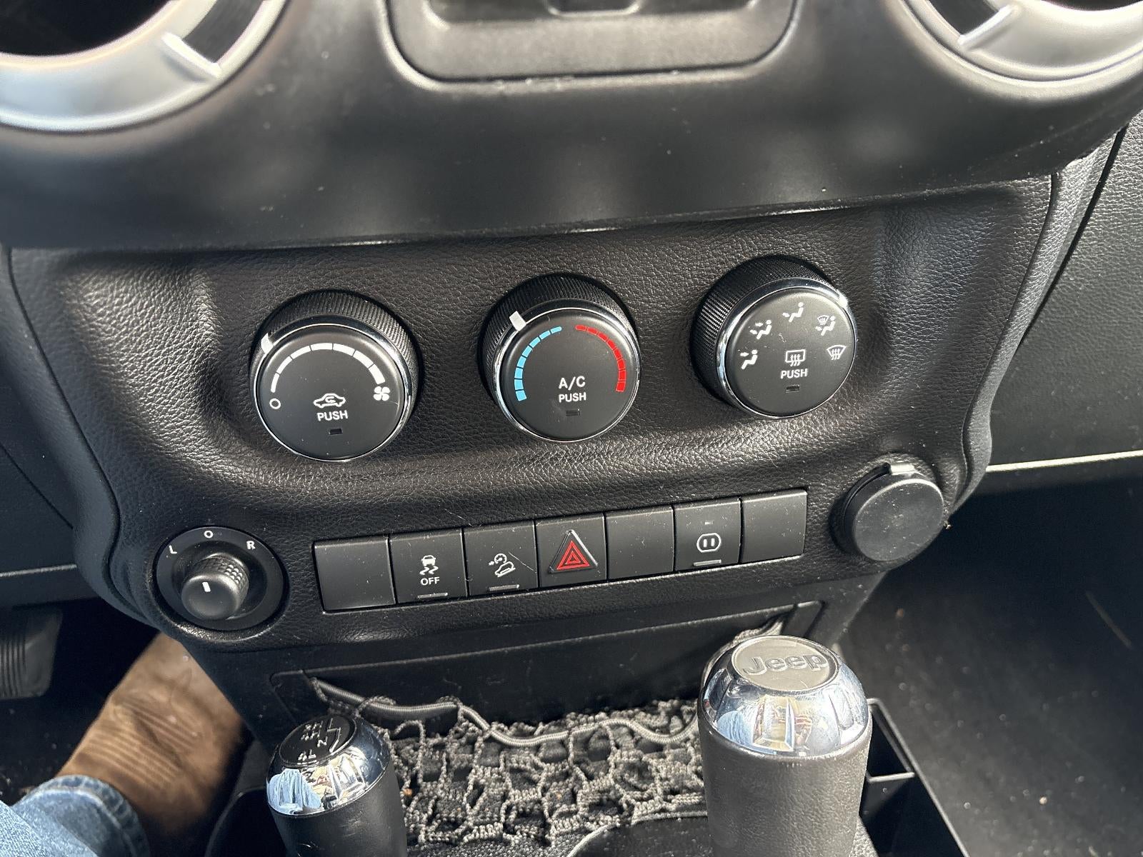 2011 Jeep Wrangler Unlimited 4WD 4dr Sahara