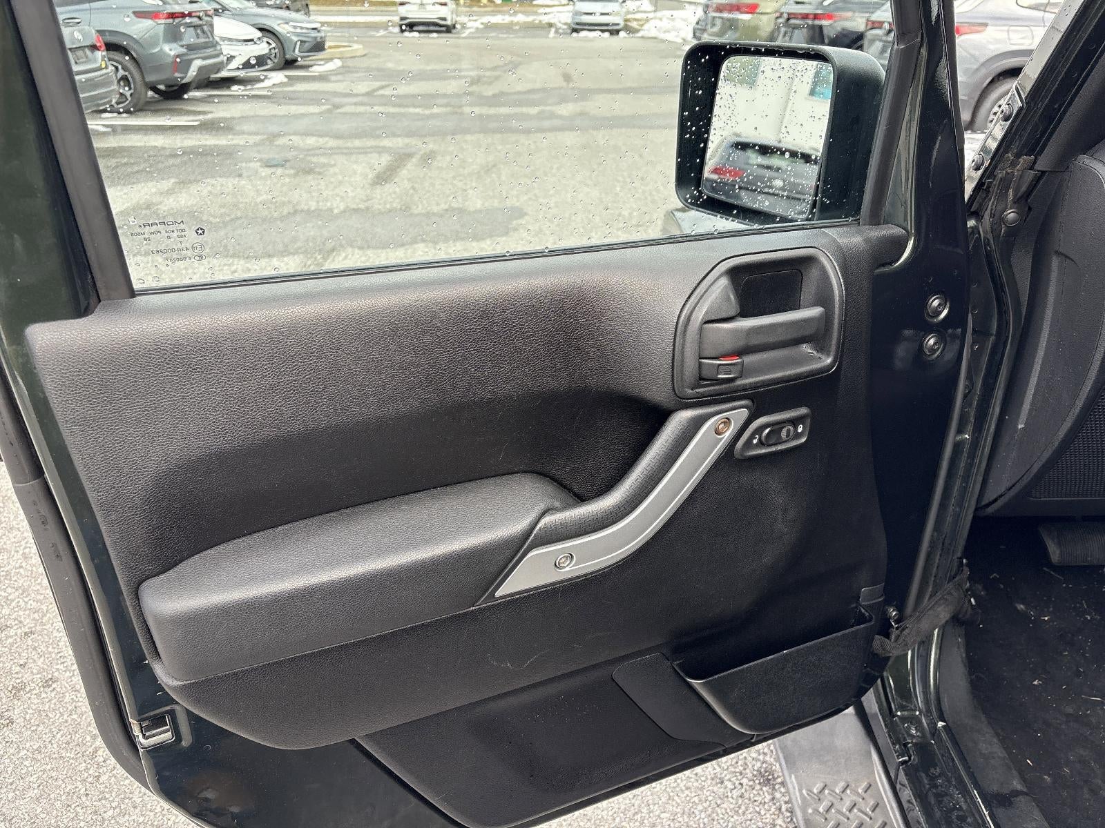 2011 Jeep Wrangler Unlimited 4WD 4dr Sahara