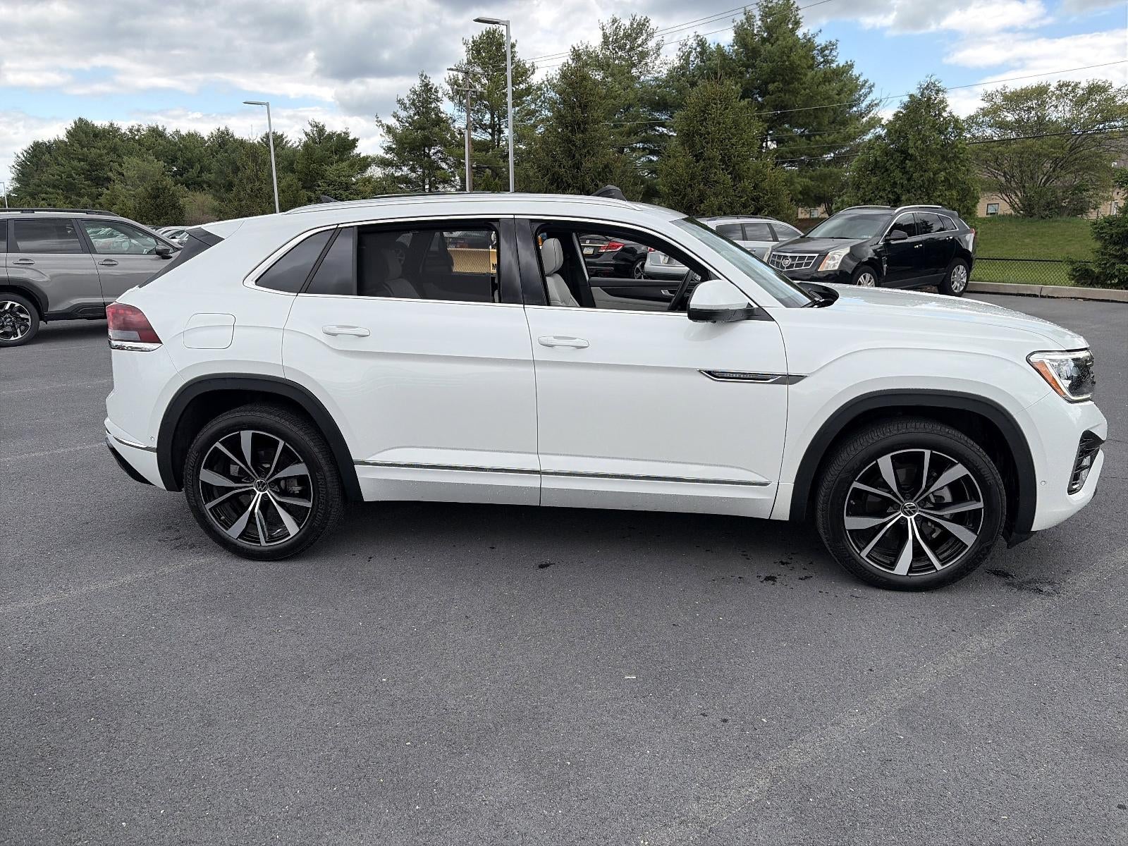2024 Volkswagen Atlas Cross Sport 2.0T SEL Premium R-Line 4MOTION