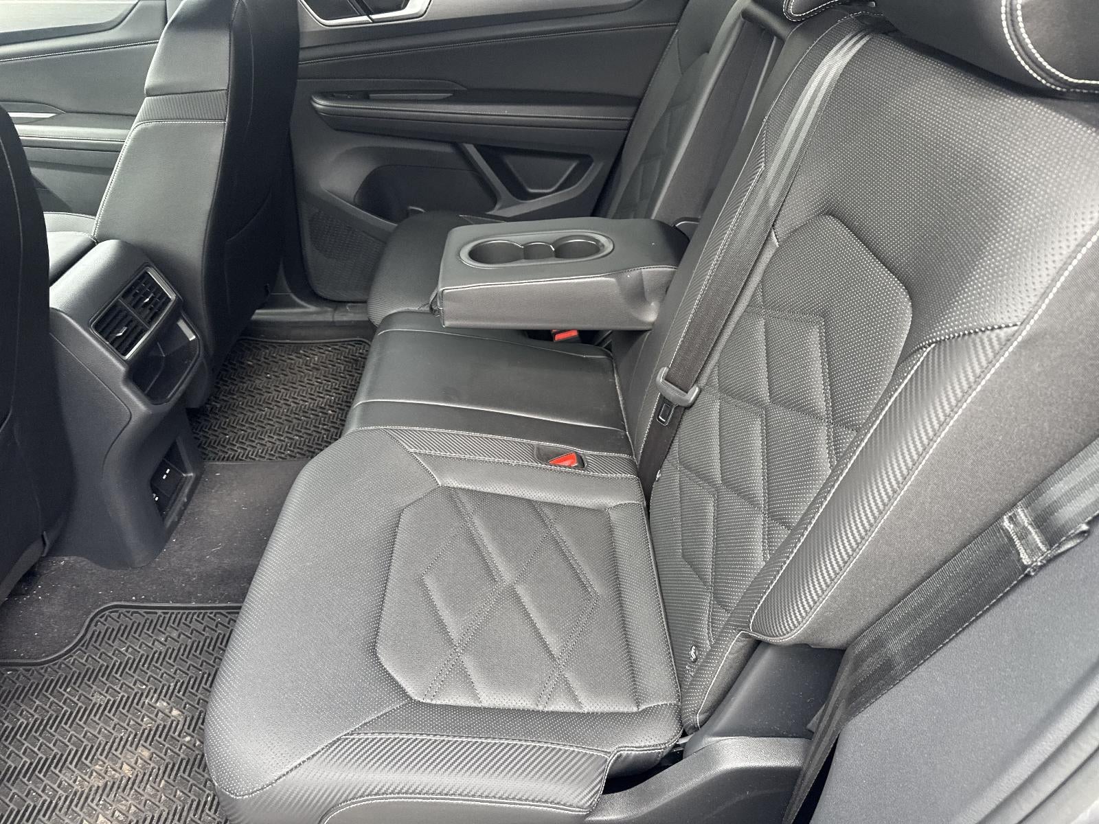 2024 Volkswagen Atlas Cross Sport 2.0T SE w/Technology 4MOTION