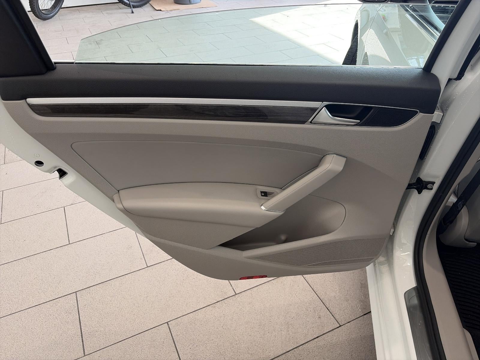 2018 Volkswagen Passat 2.0T SE w/Technology Auto