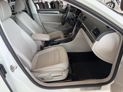 2018 Volkswagen Passat 2.0T SE w/Technology Auto