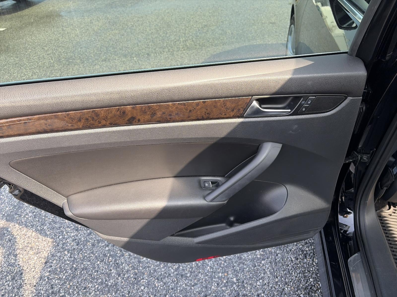 2014 Volkswagen Passat 4dr Sdn 1.8T Auto SEL Premium PZEV