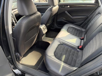 2014 Volkswagen Passat 4dr Sdn 1.8T Auto SEL Premium PZEV