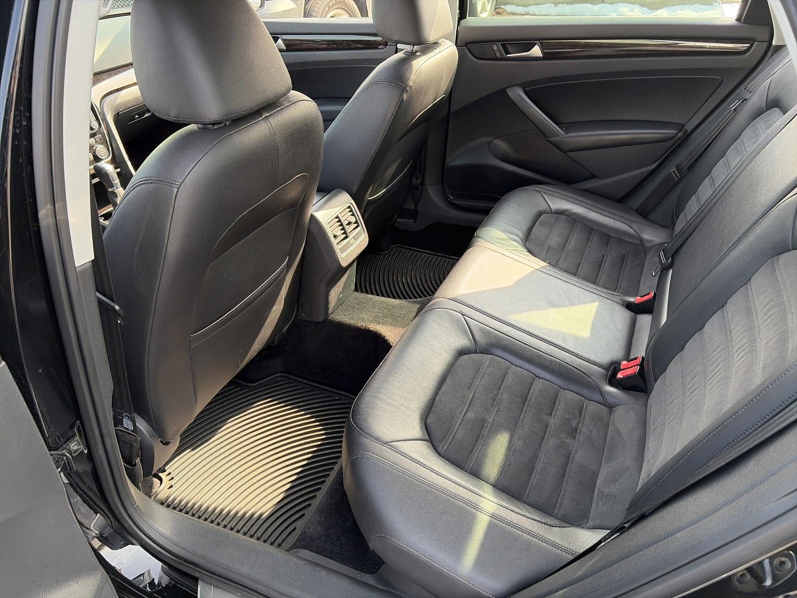 2014 Volkswagen Passat 4dr Sdn 1.8T Auto SEL Premium PZEV