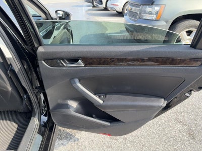 2014 Volkswagen Passat 4dr Sdn 1.8T Auto SEL Premium PZEV