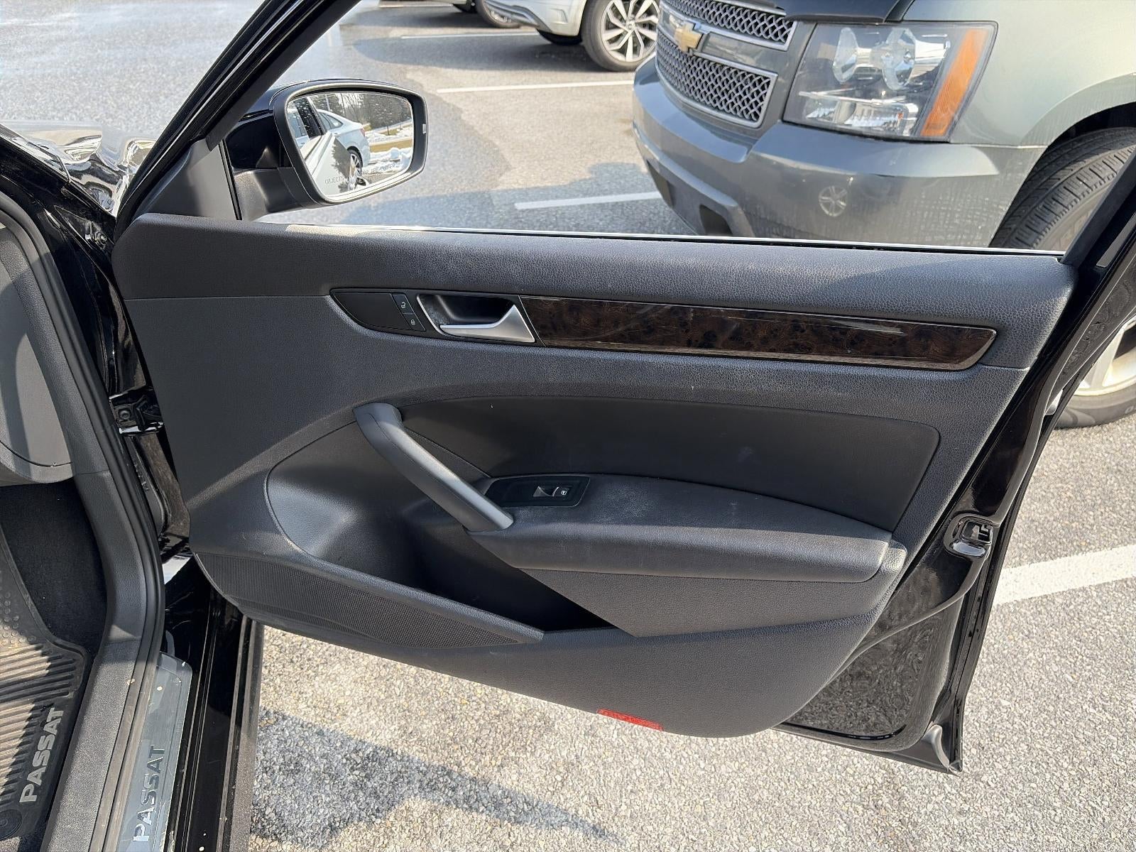 2014 Volkswagen Passat 4dr Sdn 1.8T Auto SEL Premium PZEV