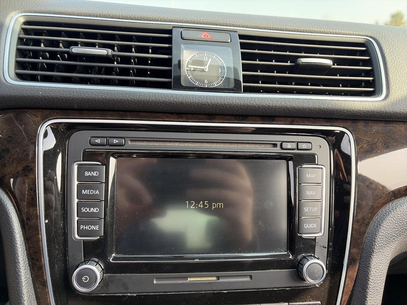 2014 Volkswagen Passat 4dr Sdn 1.8T Auto SEL Premium PZEV