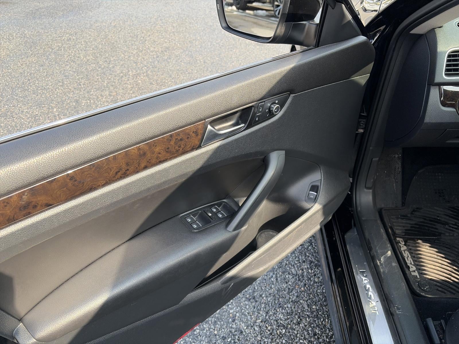 2014 Volkswagen Passat 4dr Sdn 1.8T Auto SEL Premium PZEV