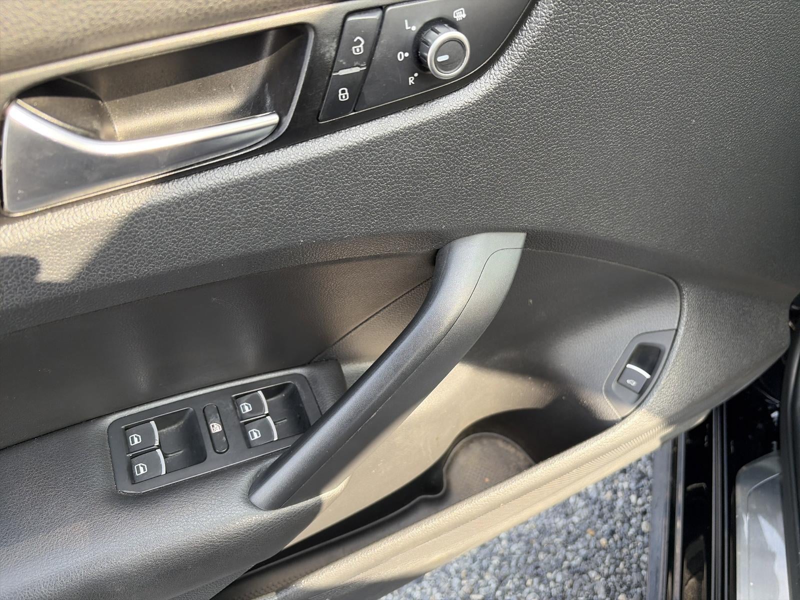 2014 Volkswagen Passat 4dr Sdn 1.8T Auto SEL Premium PZEV