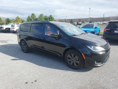 2020 Chrysler Pacifica Hybrid Red S FWD