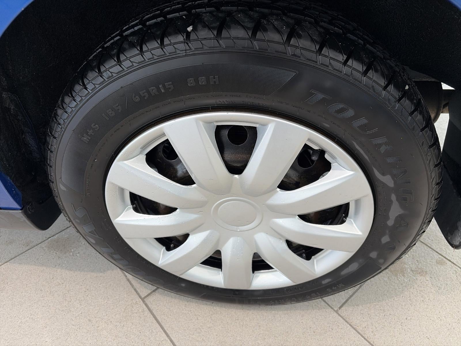 2008 Nissan Versa 5dr HB I4 Man 1.8 S