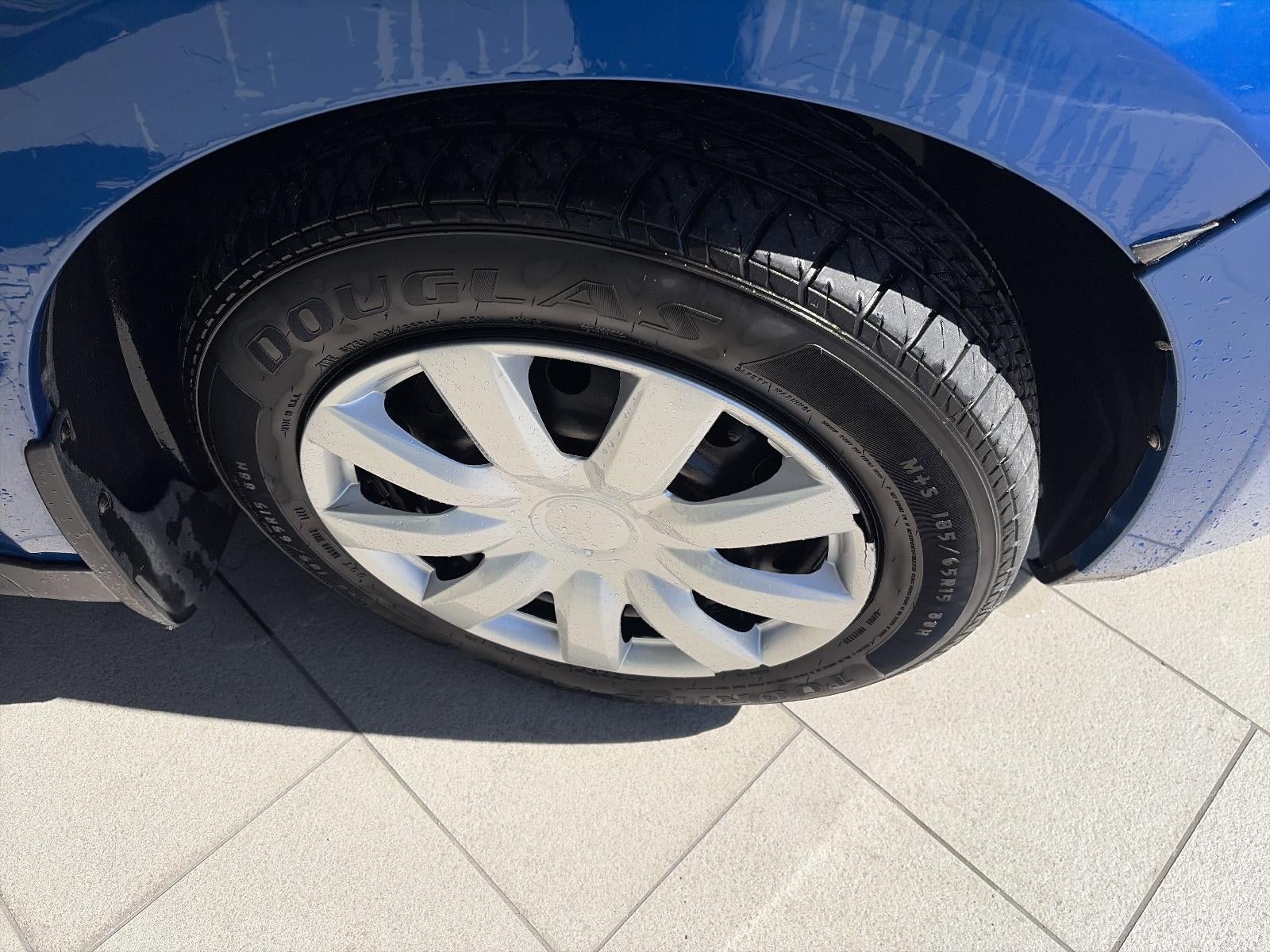 2008 Nissan Versa 5dr HB I4 Man 1.8 S