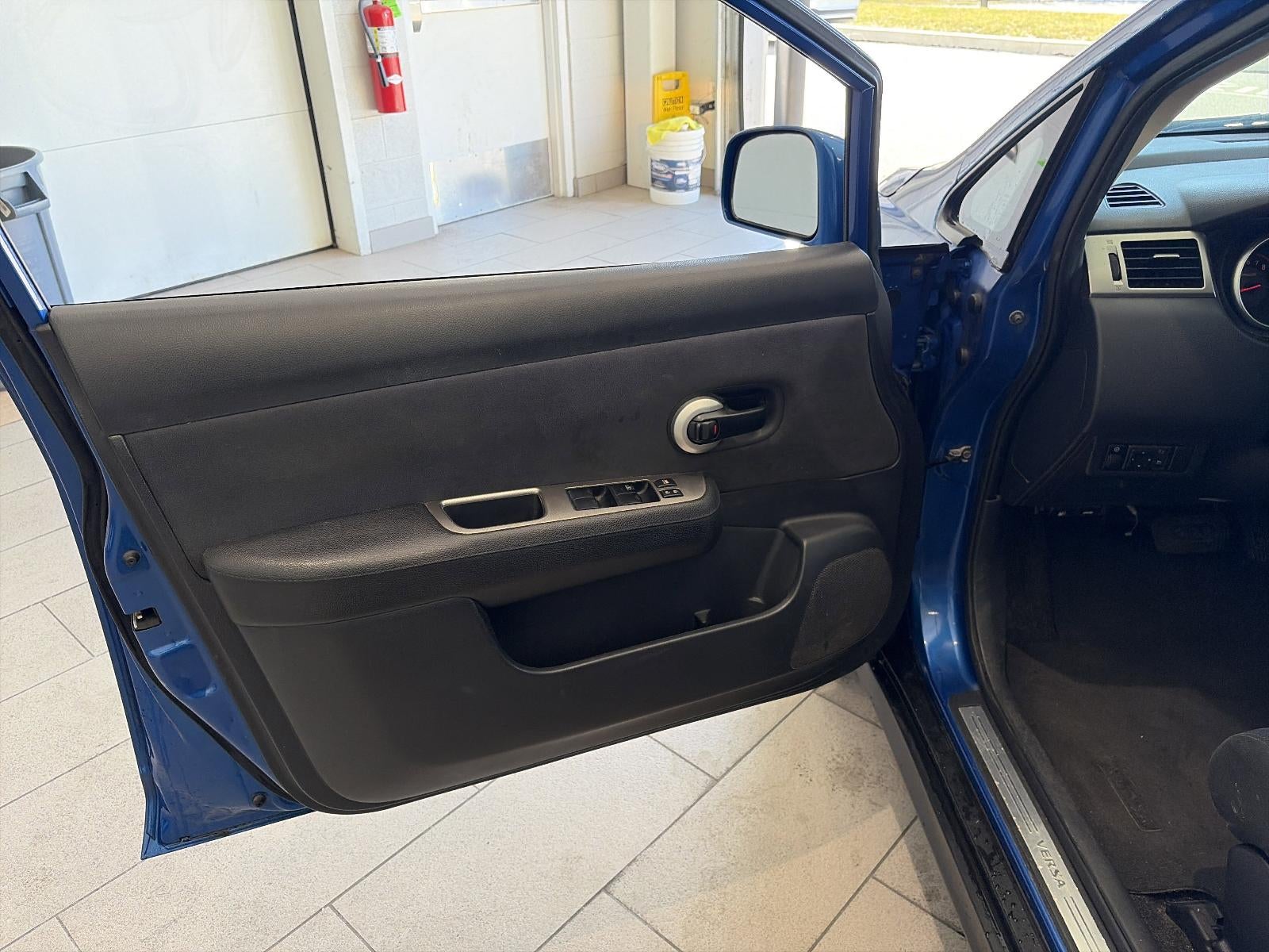 2008 Nissan Versa 5dr HB I4 Man 1.8 S