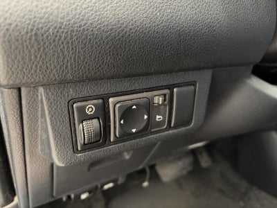 2008 Nissan Versa 5dr HB I4 Man 1.8 S