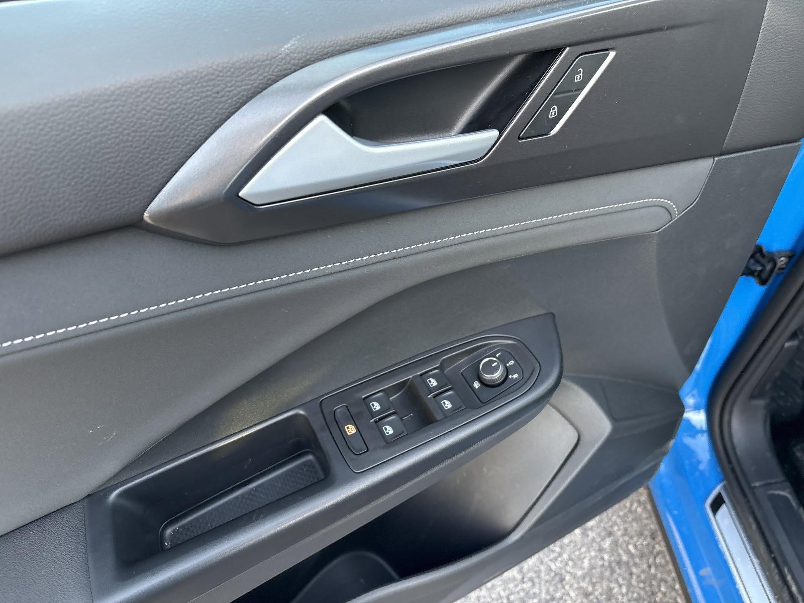 2025 Volkswagen Taos SE Black 4MOTION