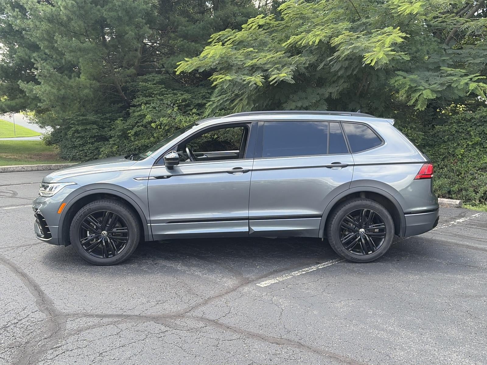 2022 Volkswagen Tiguan 2.0T SE R-Line Black 4MOTION