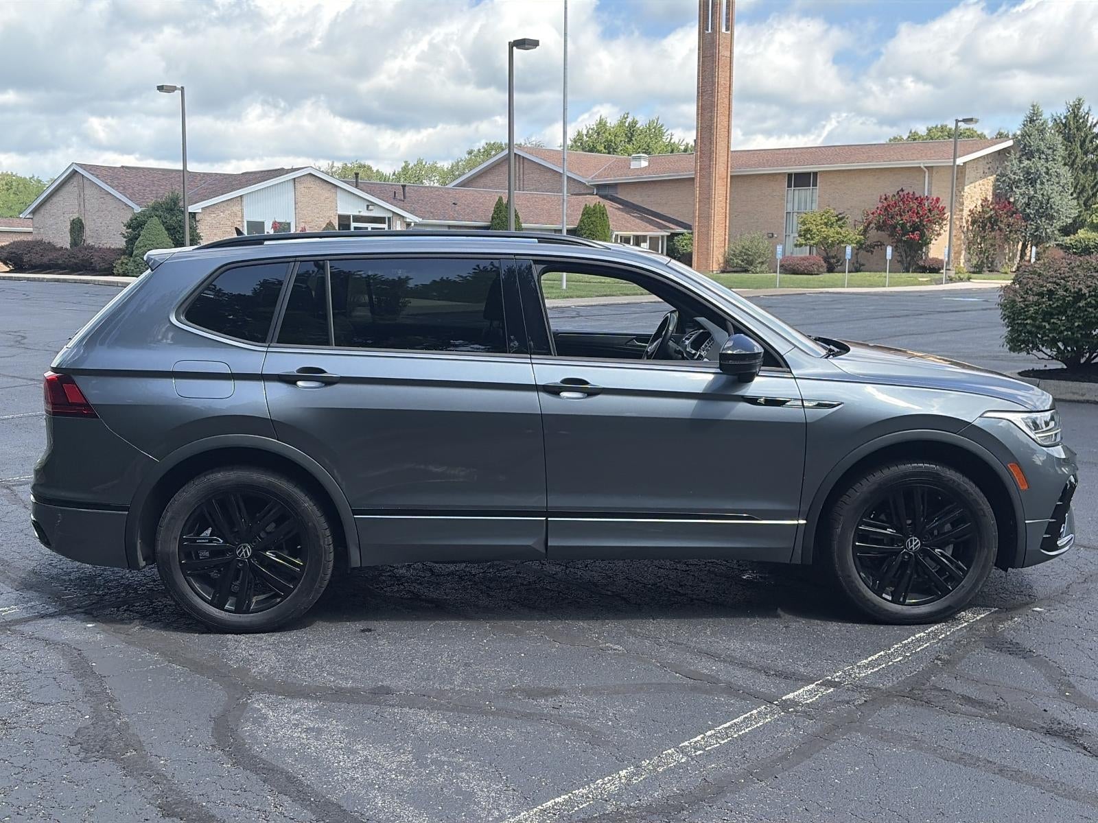 2022 Volkswagen Tiguan 2.0T SE R-Line Black 4MOTION