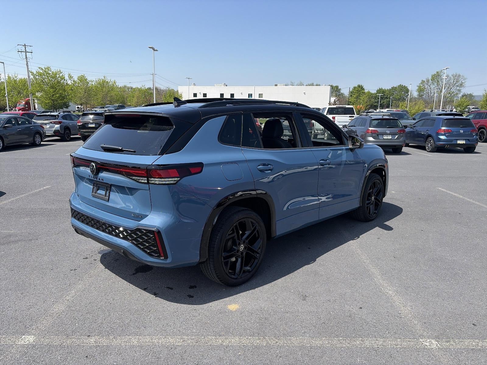 2025 Volkswagen Tiguan 2.0T SE R-Line Black 4MOTION