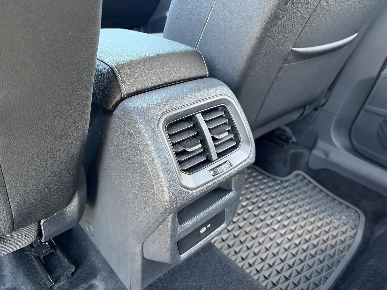 2024 Volkswagen Taos SE 4MOTION