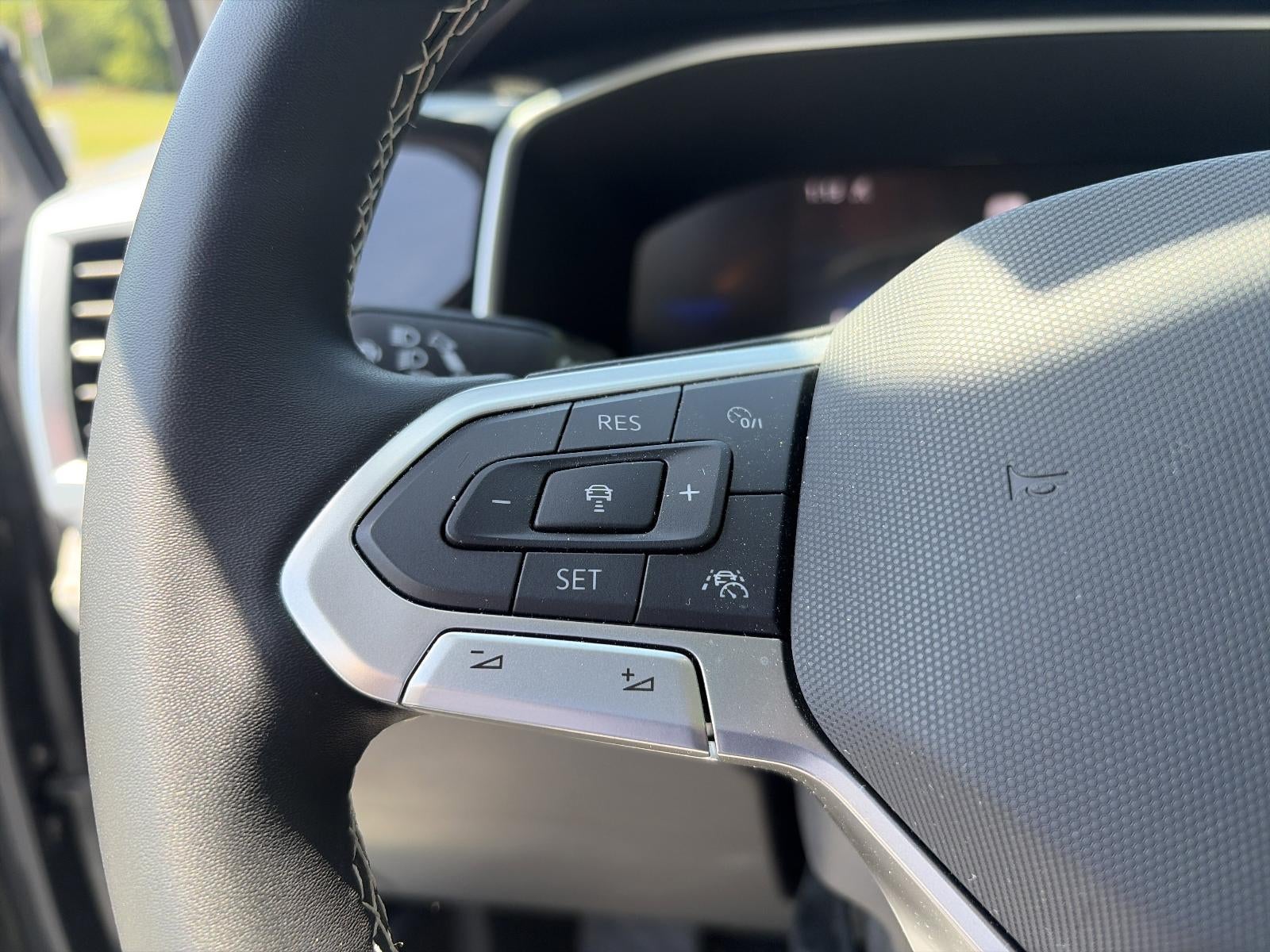 2025 Volkswagen Taos SE 4MOTION