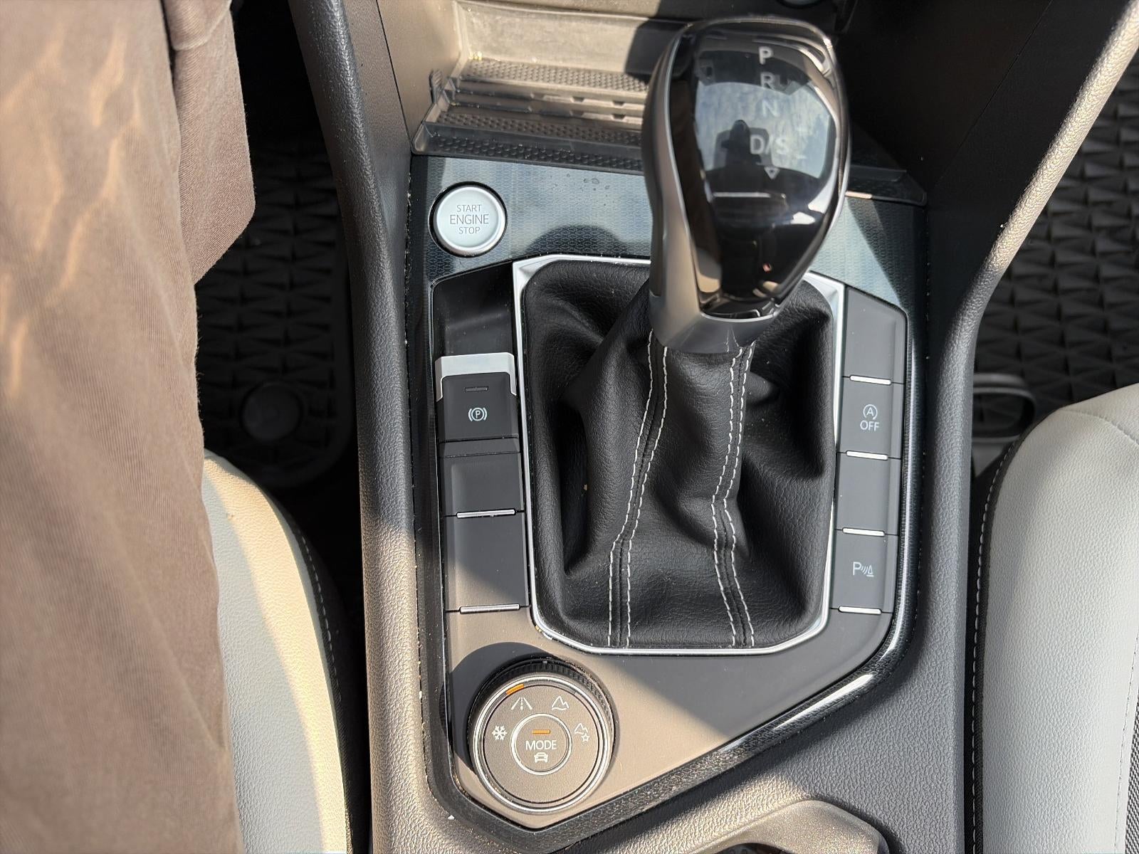 2025 Volkswagen Taos SE 4MOTION