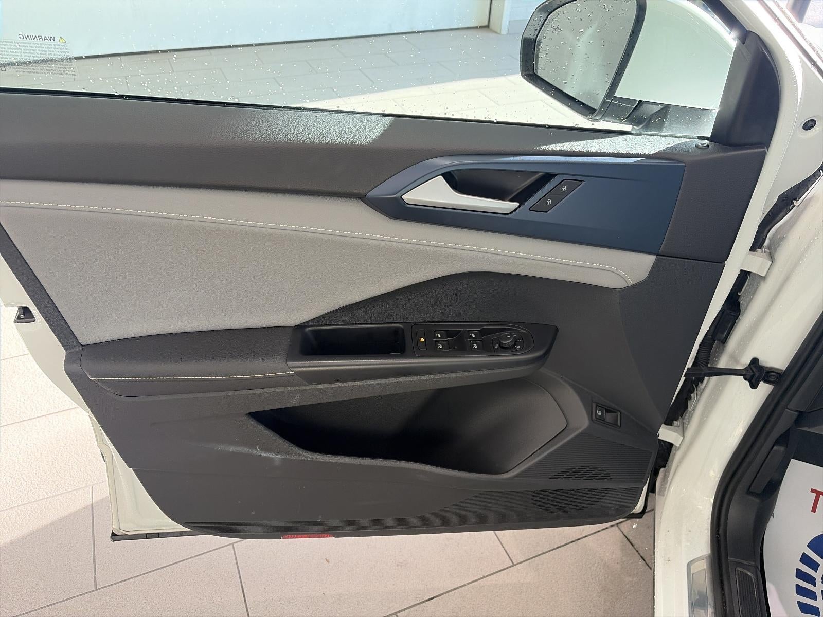 2024 Volkswagen Taos SE 4MOTION
