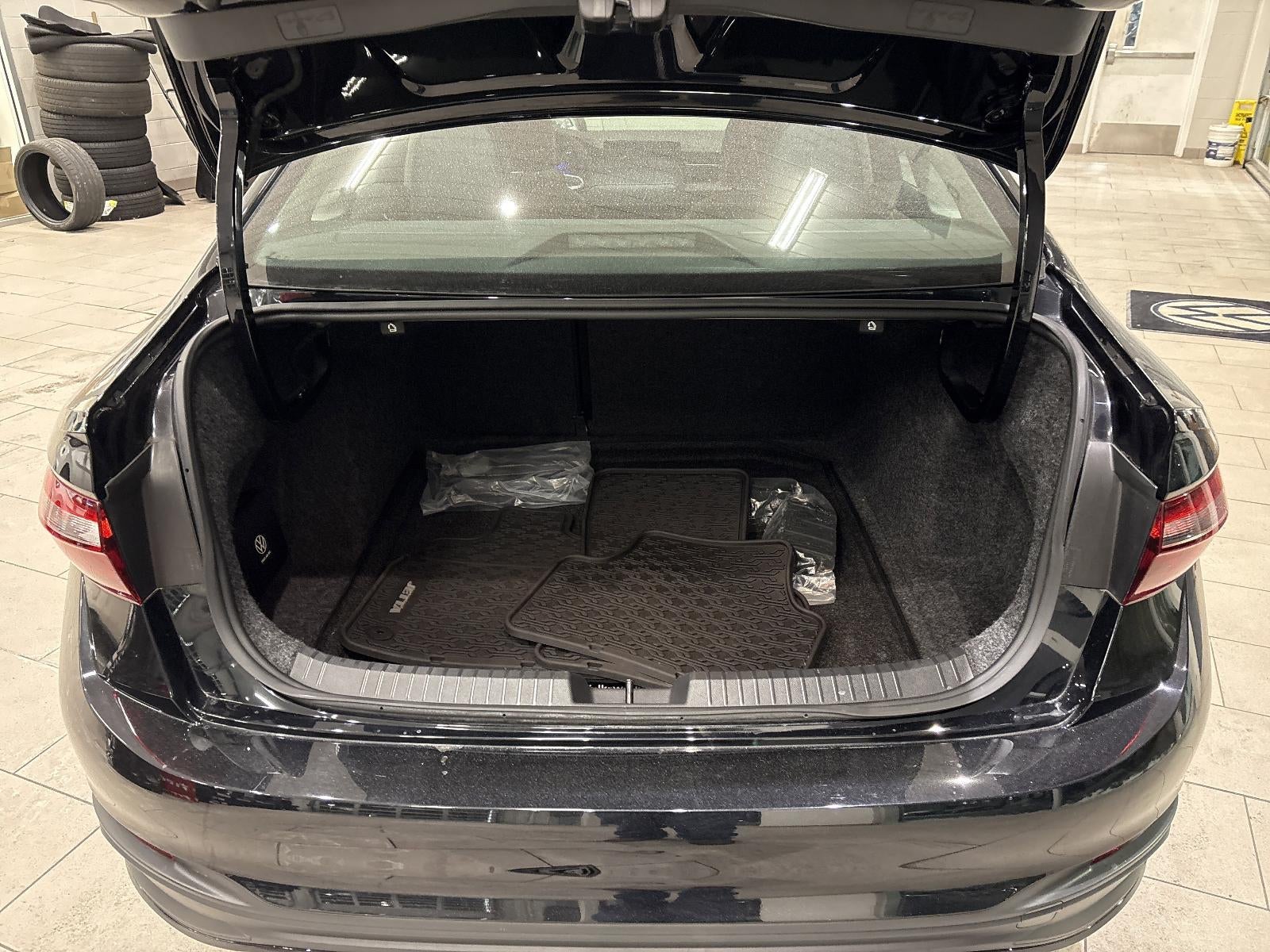 2025 Volkswagen Jetta SE Auto