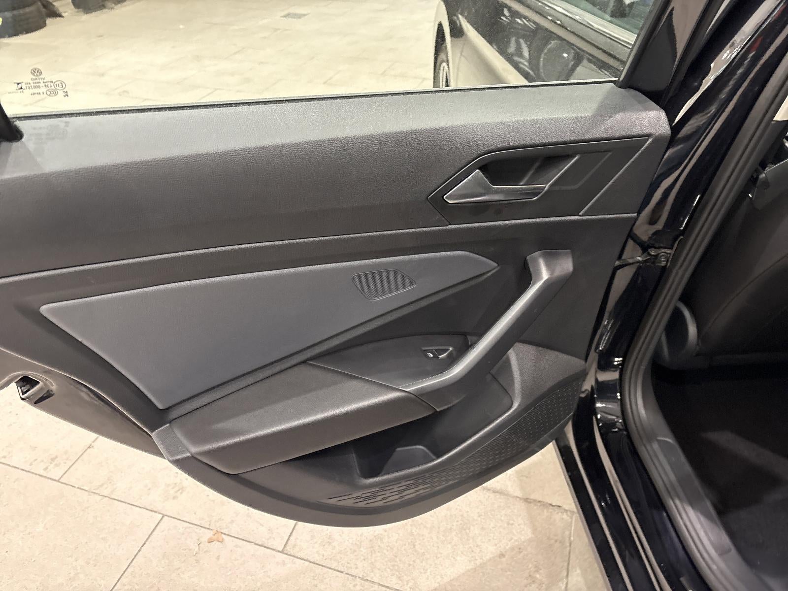 2025 Volkswagen Jetta SE Auto