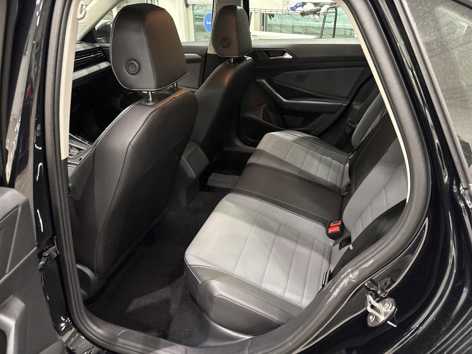 2025 Volkswagen Jetta SE Auto