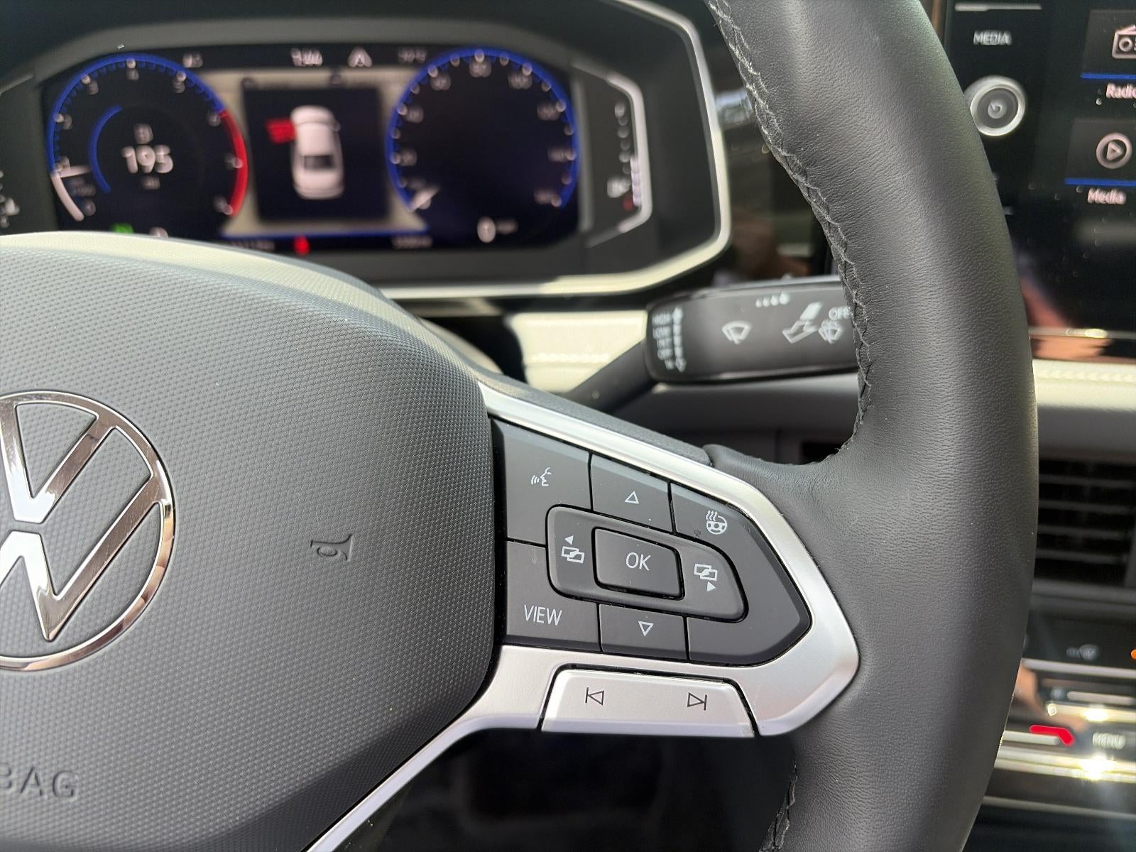 2025 Volkswagen Jetta SEL Auto