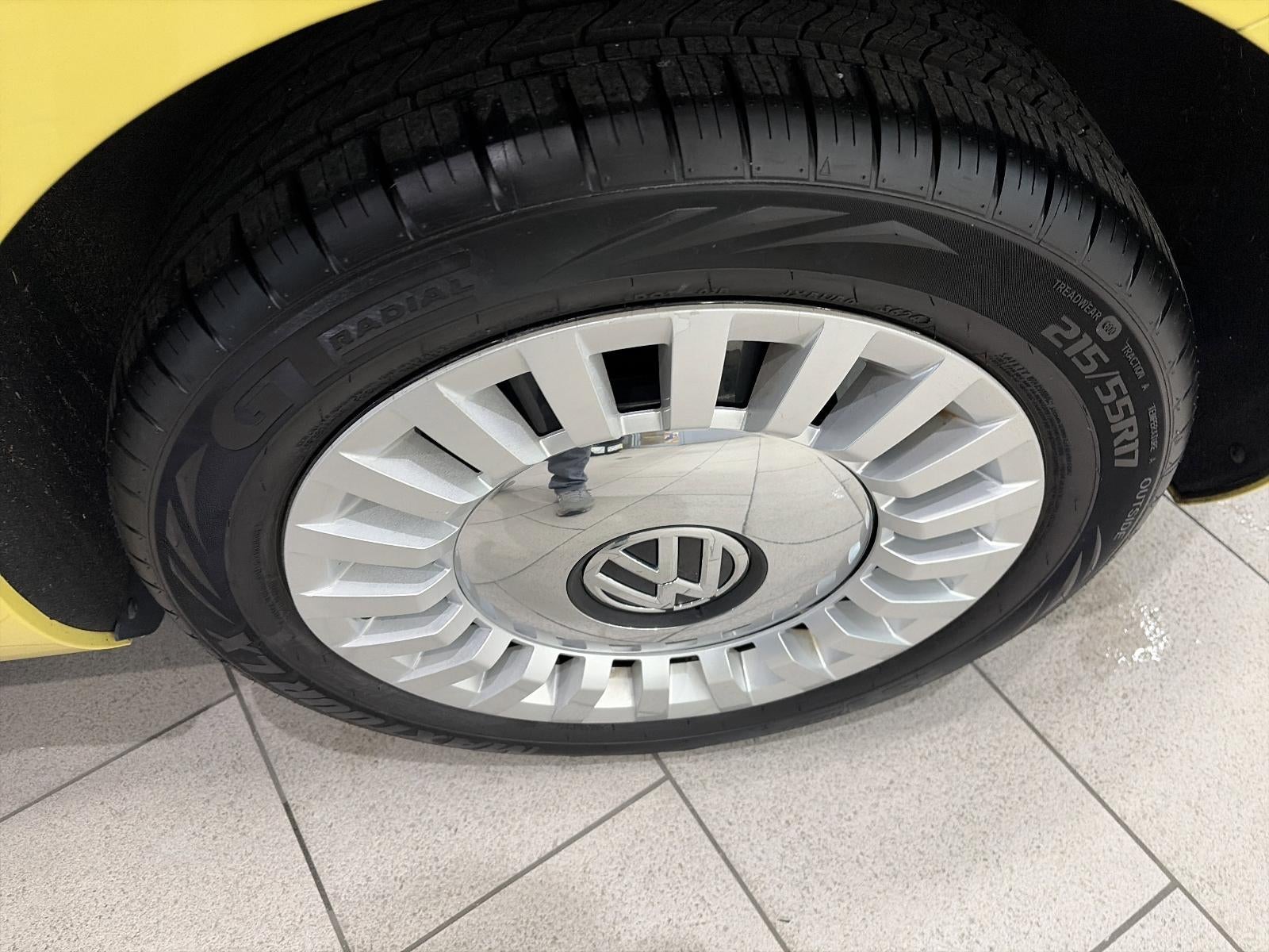 2013 Volkswagen Beetle 2dr Man 2.5L PZEV