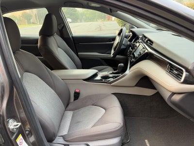 2019 Toyota Camry LE Auto (SE)