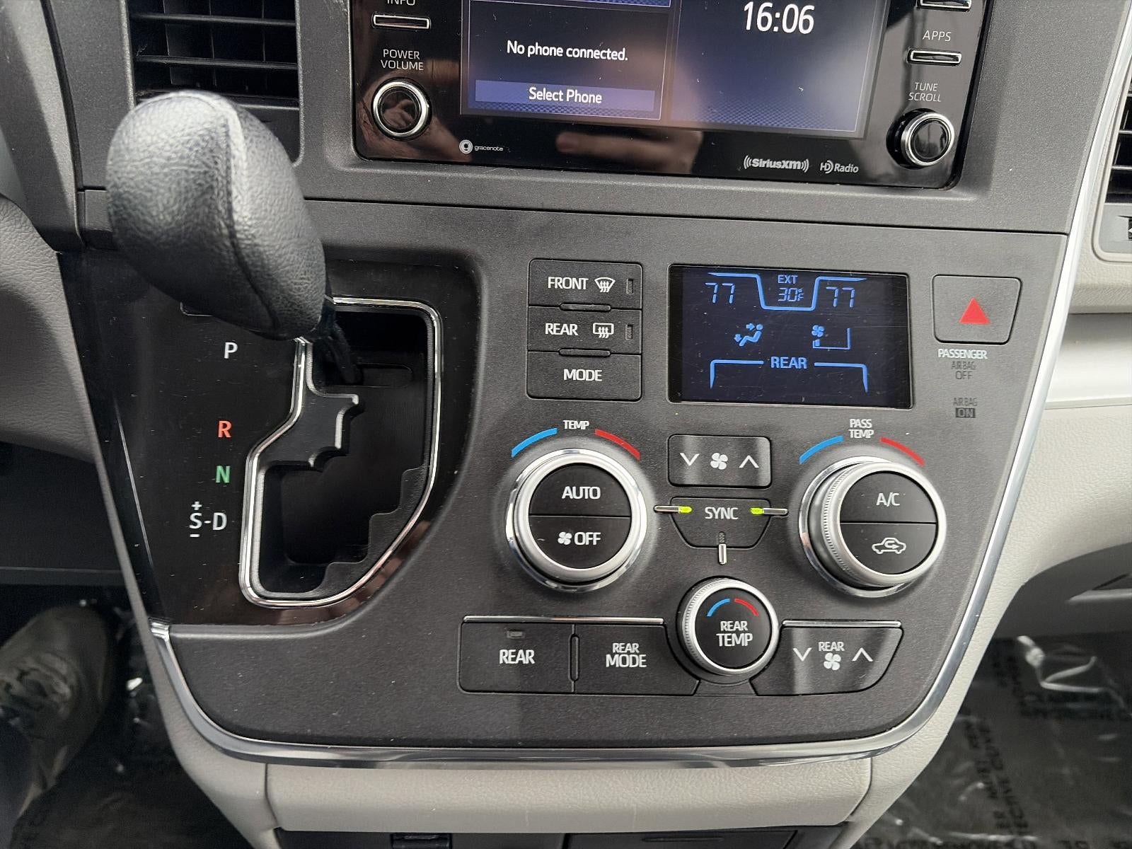 2018 Toyota Sienna LE FWD 8-Passenger (Natl)