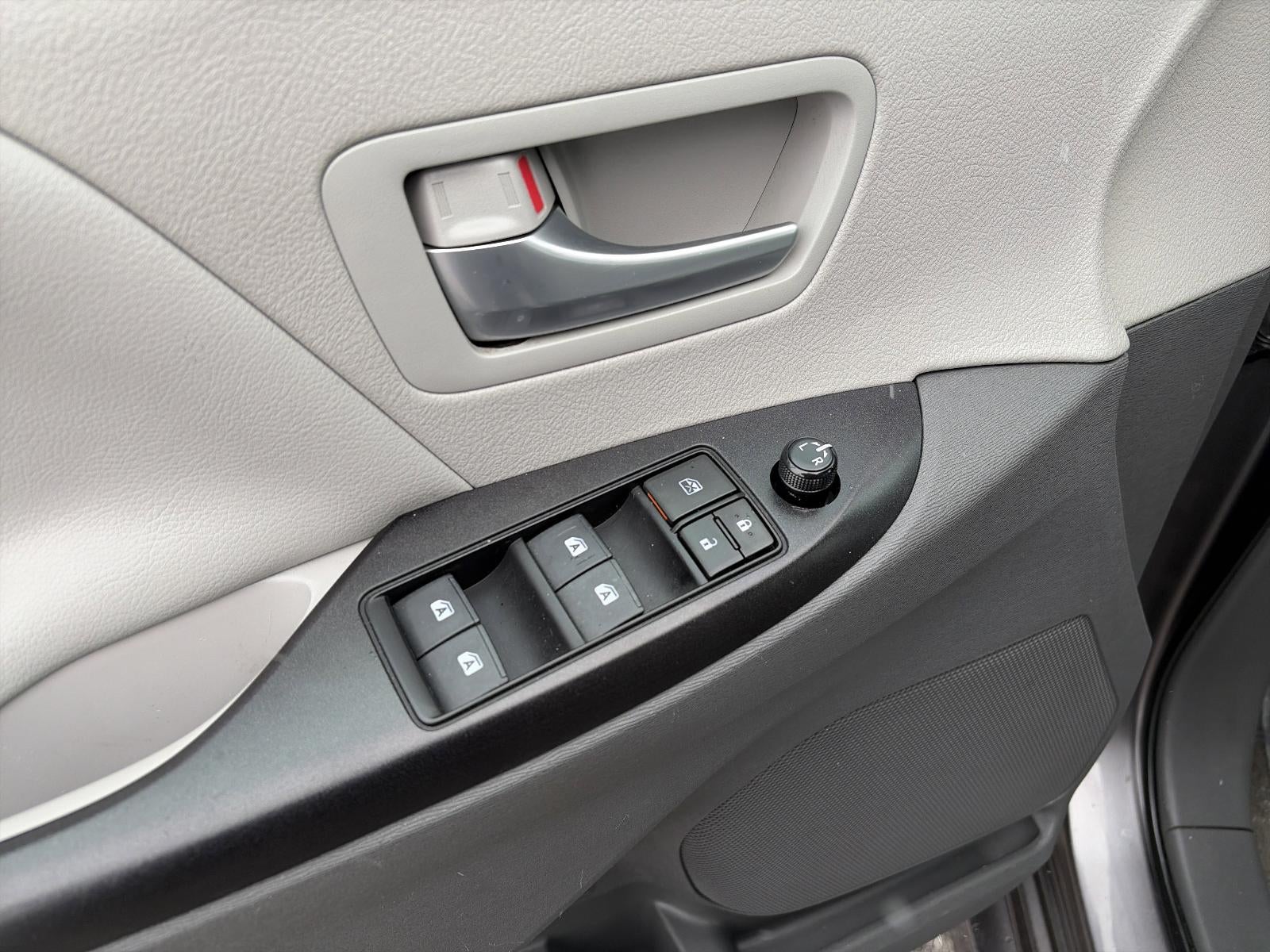 2018 Toyota Sienna LE FWD 8-Passenger (Natl)