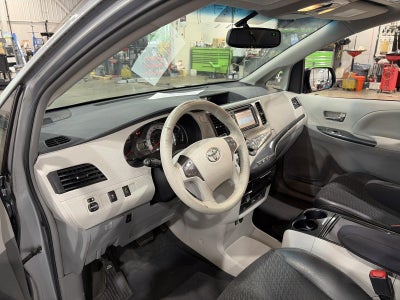 2013 Toyota Sienna 5dr 8-Pass Van V6 SE FWD (Natl)