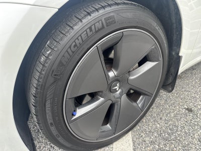 2023 Tesla Model 3 RWD