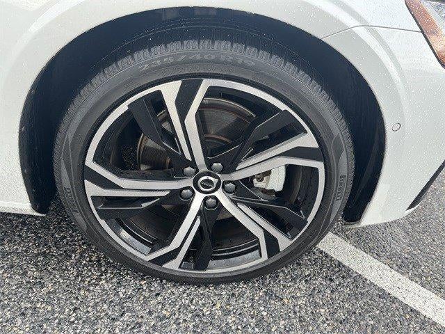 2024 Volvo S60 B5 FWD Plus Dark Theme